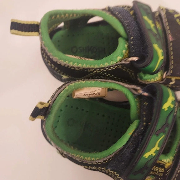 OshKosh B'gosh Blue and Green with Lizards Light Up Sandals in Size 5 - Picture 8 of 12